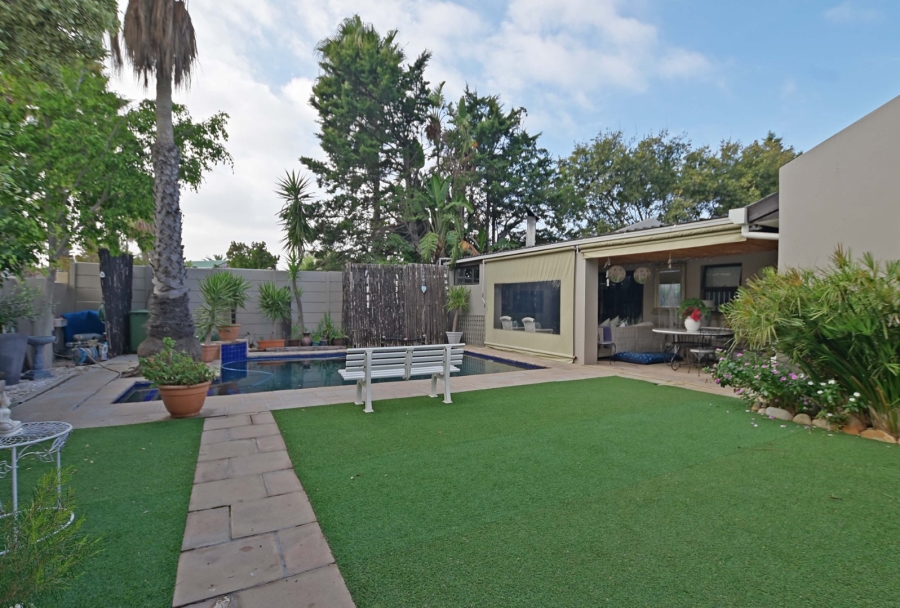  Bedroom Property for Sale in West Beach Western Cape